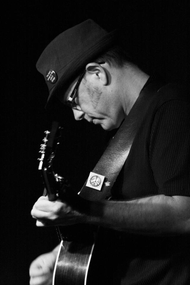 Bob Sima performing on the Schooner Woodwind